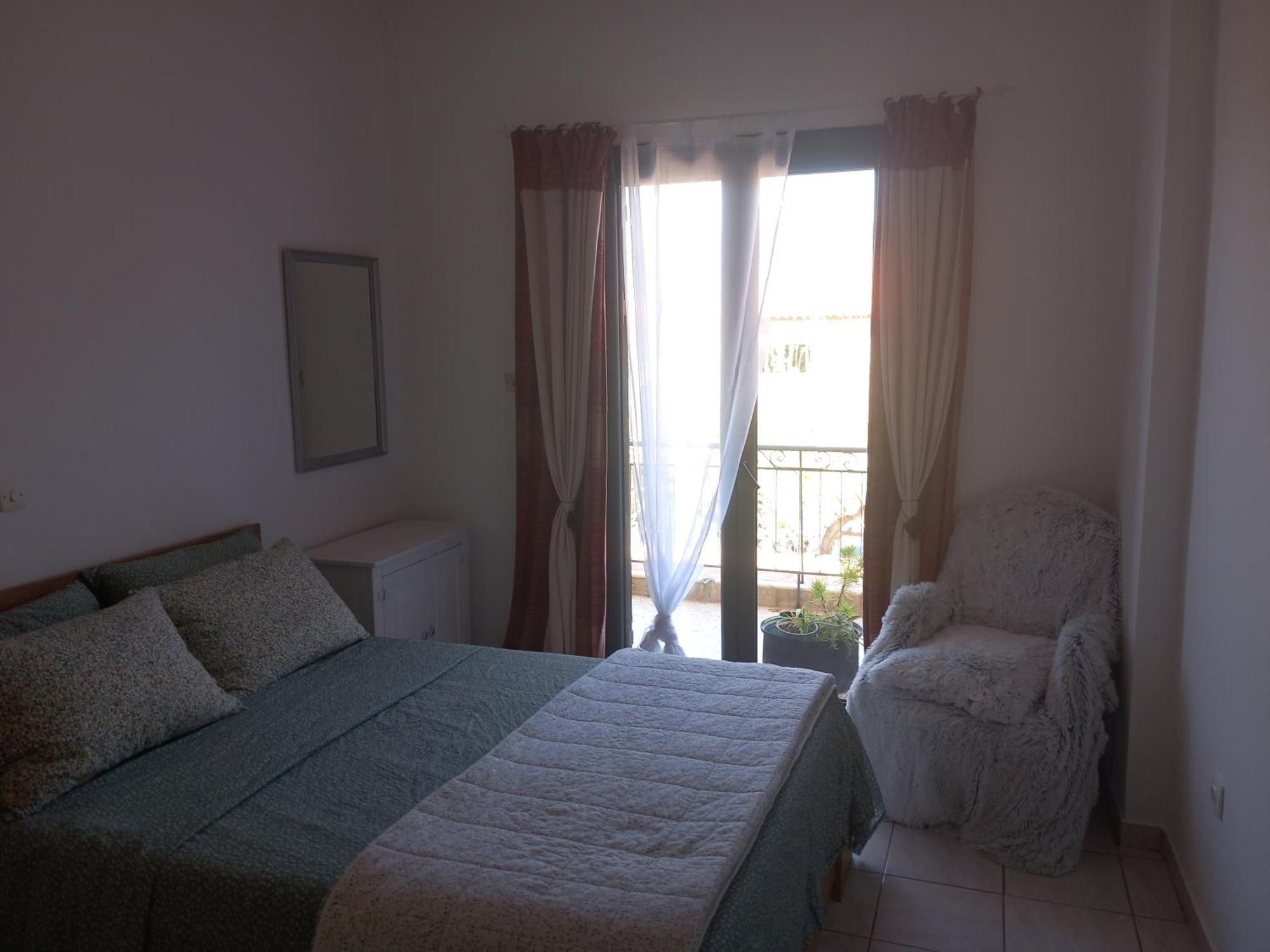 Stoupa Beachside Retro Apartment Екстер'єр фото